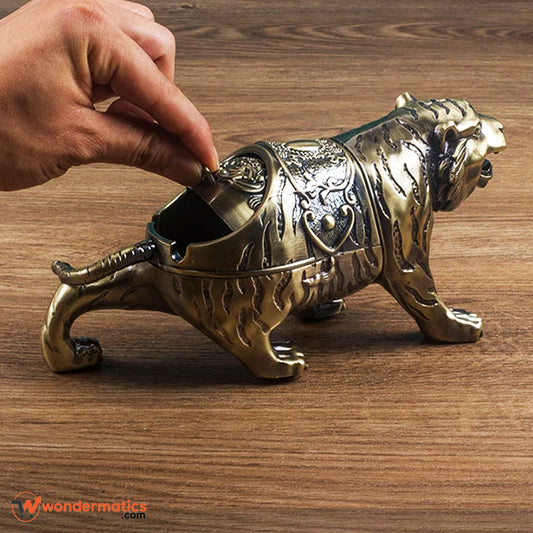 Resin and metal tiger holder for stylish office desk or living room decoration