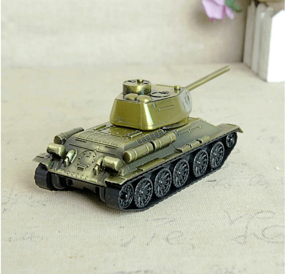 Collectible Antique PUBG Tank Sculpture Model Decoration - Metal Art for Gaming Enthusiasts