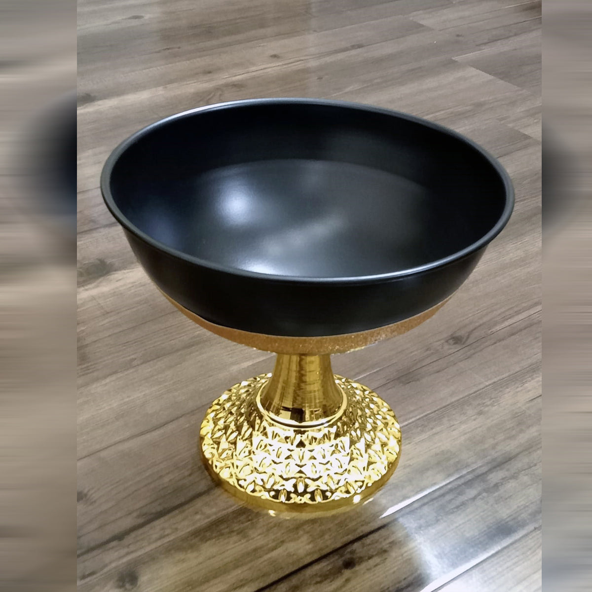 Decorative Metal Bowl – Elegant Multipurpose Centerpiece for Fruit, Snacks & Home Decor