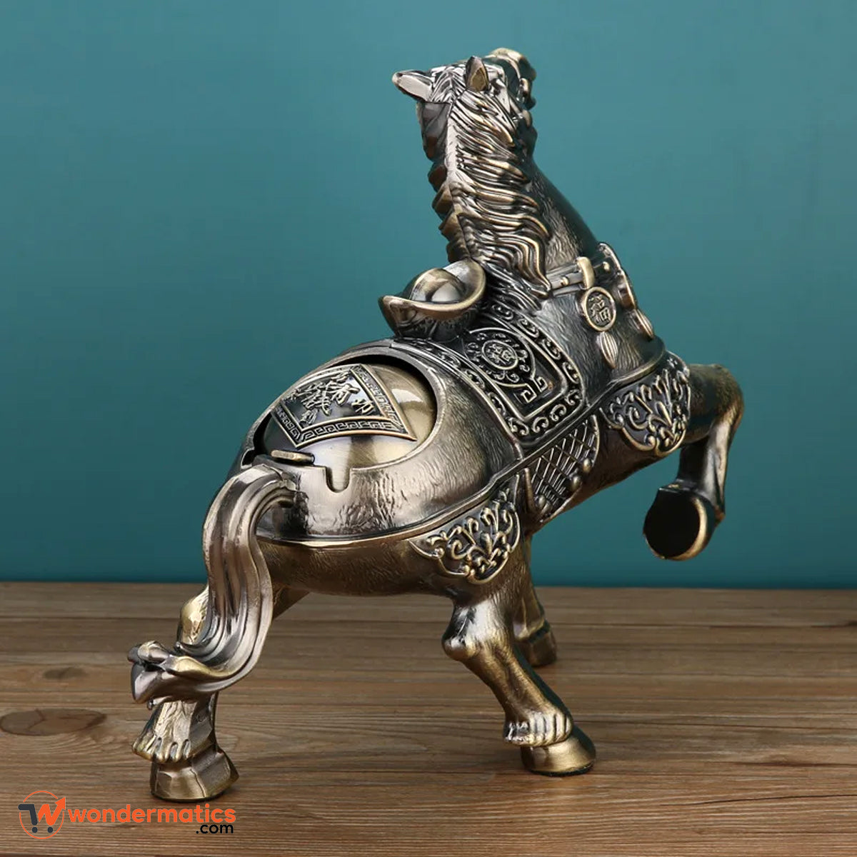 Durable decorative horse metal ash holder for vintage lovers