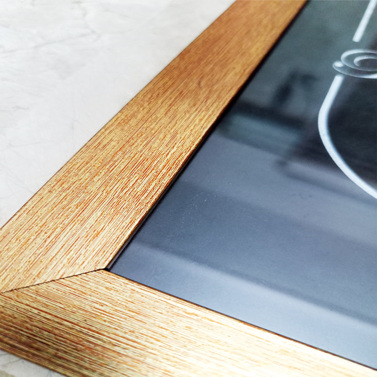 Elegant 8x10 golden picture frames with glass – ideal for family photos or gifts