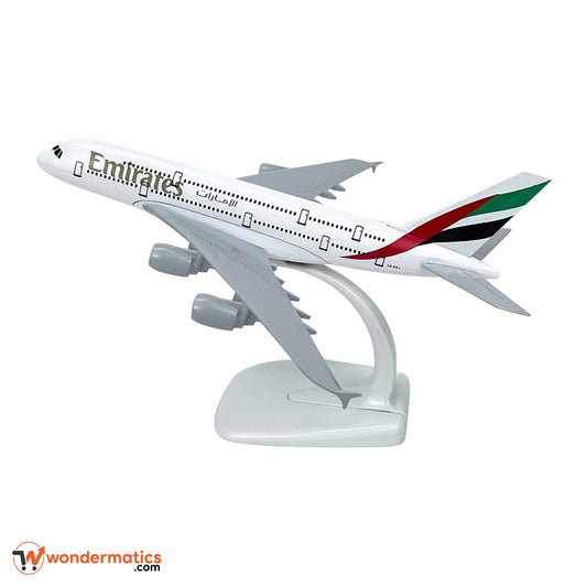 Metal Airplane Model Boeing 777 Replica – Emirates Airline Aviation Collectible for Home and Office Décor