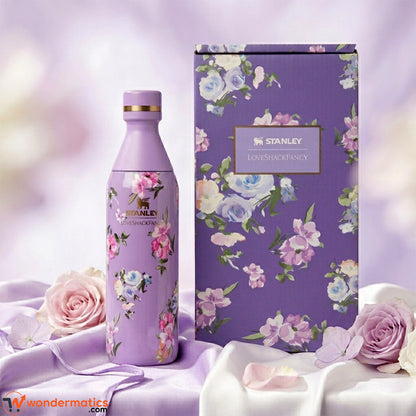 Portable insulated drink bottle suitable for travel and everyday use
